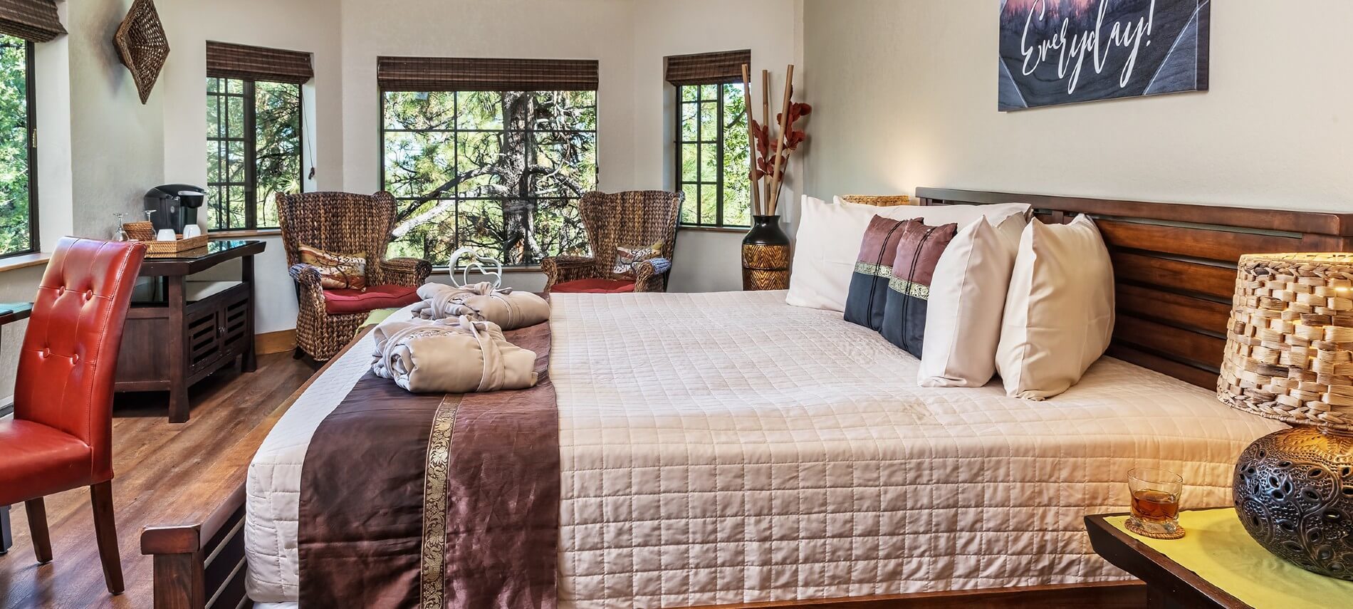 Year Round Grand Canyon Bed and Breakfast Lodging in Williams Arizona